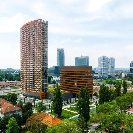 Апартаменты Klinger Downtown High Floor *